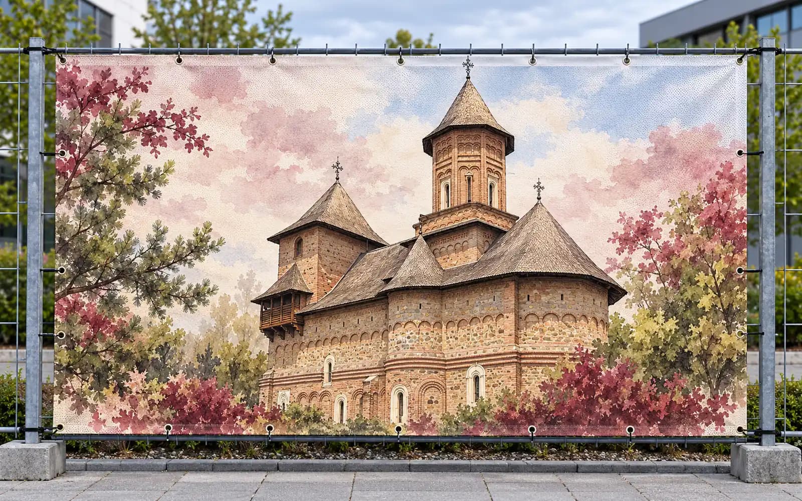 Banner exterior cu ilustrația reperului Biserica Fortificată Precista, montat pe un gard.