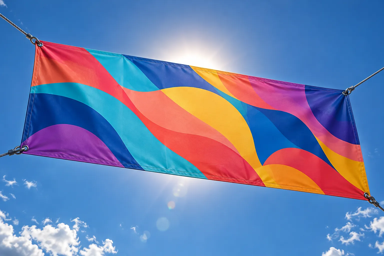 Banner blockout față-verso privit de jos, în contra soarelui, fără ca lumina să treacă prin material